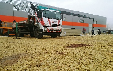 Монтаж сэндвич-панелей с помощью КМУ и Arlifter GS-350