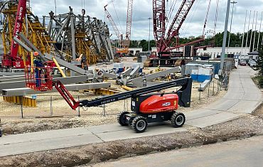 Работа коленчатого подъемника Арлифт