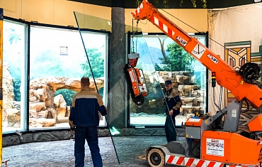 Внутренний монтаж стекла вакуумным захватом Arlifter GS-850